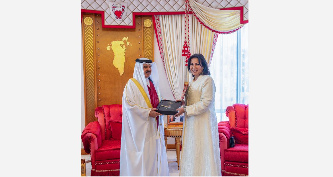 King receives book on Isa Al Kabeer